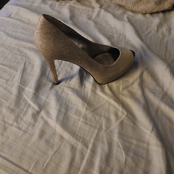 Silver glitter Guess pumps - Picture 1 of 3